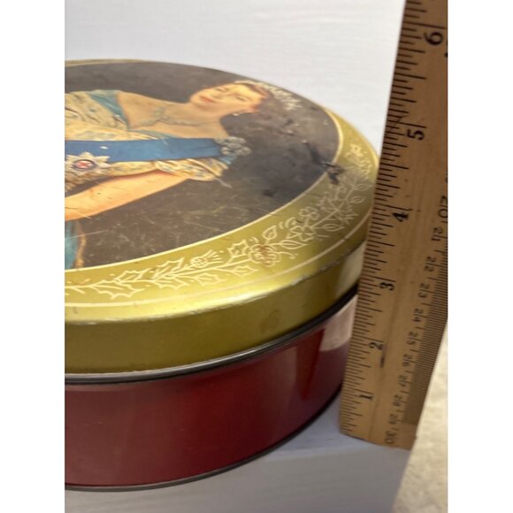 Vintage Queen Elizabeth II Round Cookie Biscuit Tin Container Lid Red Base 8" - Picture 12 of 12